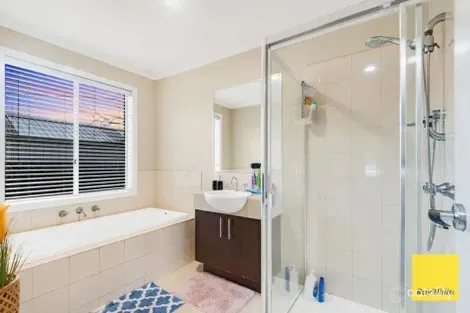 Property photo of 104 Rose Grange Boulevard Tarneit VIC 3029