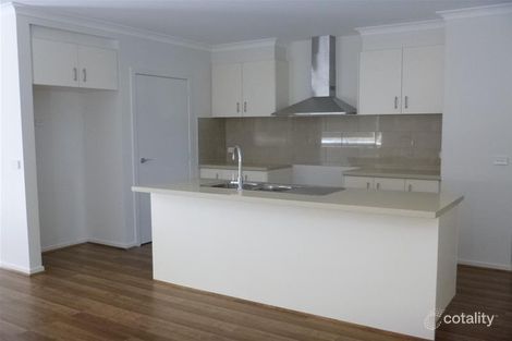 Property photo of 16 Nixon Drive Berwick VIC 3806
