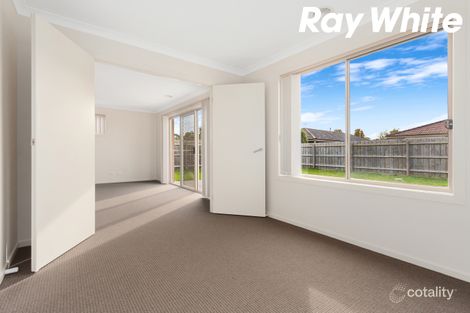 Property photo of 28 Wakenshaw Crescent Pakenham VIC 3810