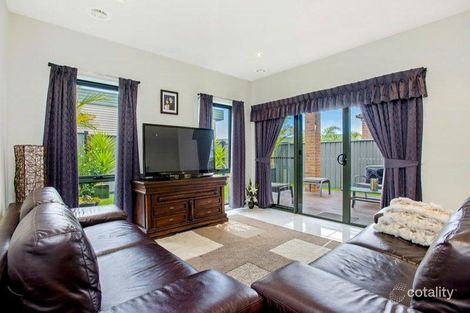 Property photo of 9 Creekview Place Caroline Springs VIC 3023