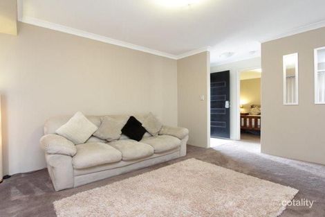 Property photo of 15 Jordan Place Wattle Grove WA 6107
