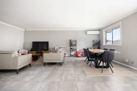 Property photo of 46 Jubilee Circuit Rosemeadow NSW 2560