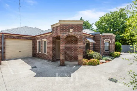 Property photo of 2/12 Melbourne Road Gisborne VIC 3437