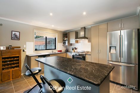Property photo of 3 Tiffany Close Pakenham VIC 3810