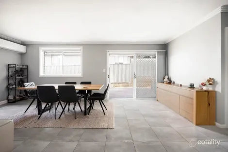 Property photo of 46 Jubilee Circuit Rosemeadow NSW 2560