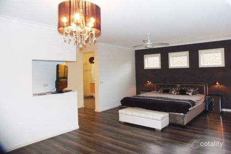 Property photo of 33 Birchgrove Way Taylors Hill VIC 3037