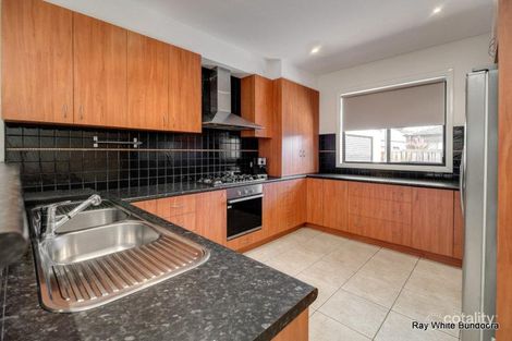 Property photo of 13 Flowering Gum Grove South Morang VIC 3752