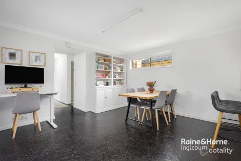 Property photo of 33 Hyacinth Avenue Macquarie Fields NSW 2564
