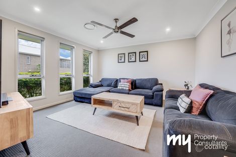 Property photo of 15 Young Circuit Elderslie NSW 2570