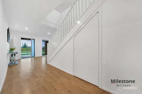 Property photo of 4 Hardware Lane Clyde VIC 3978