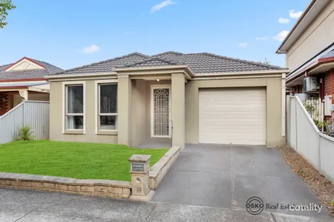 18 Clarendon Wynd, Caroline Springs, VIC 3023