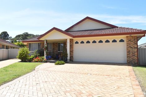 Property photo of 5 Areca Court Forster NSW 2428