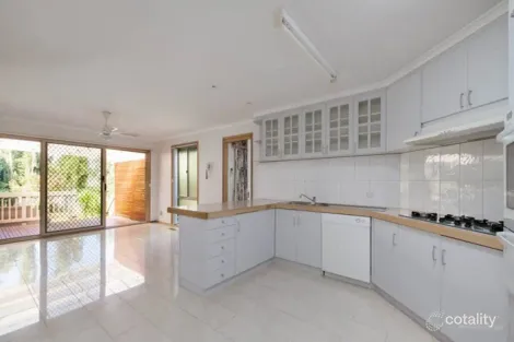 Property photo of 4 Dundee Court Pakenham VIC 3810