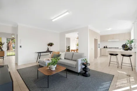 Property photo of 4 Quinella Close Keilor Park VIC 3042