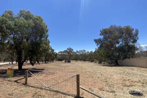 13 Newcastle St, York, WA 6302