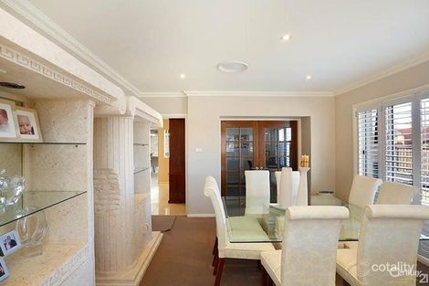 Property photo of 10 Clarke Close Prairiewood NSW 2176
