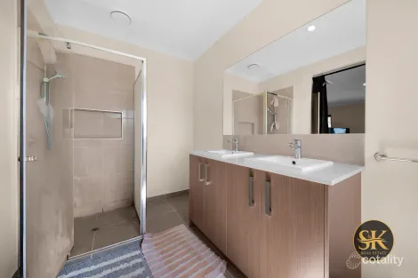 Property photo of 14 Erne Mews Weir Views VIC 3338