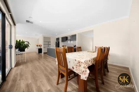 Property photo of 14 Erne Mews Weir Views VIC 3338