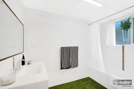 Property photo of 1/216 Marine Parade Labrador QLD 4215