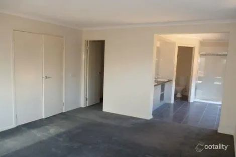 Property photo of 12 Silky Oak Drive Cranbourne VIC 3977