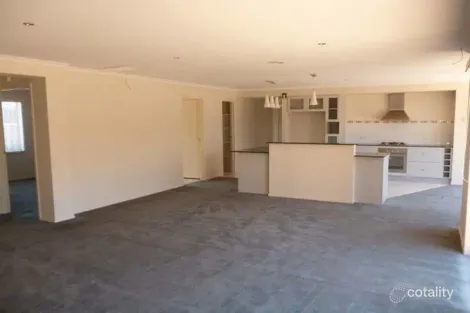 Property photo of 12 Silky Oak Drive Cranbourne VIC 3977
