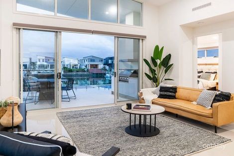 Property photo of 9 Santa Monica Boulevard Hope Island QLD 4212