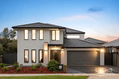8 Teacher Cres, Truganina, VIC 3029