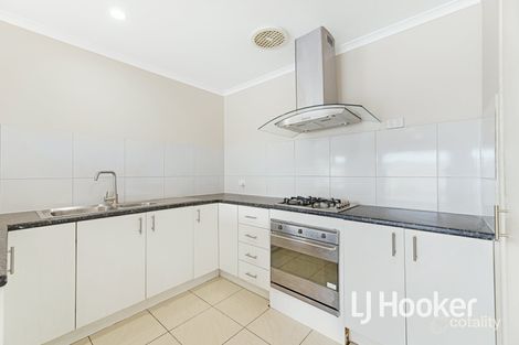 Property photo of 6 Kent Mews Cranbourne North VIC 3977