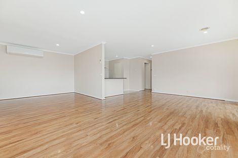 Property photo of 6 Kent Mews Cranbourne North VIC 3977