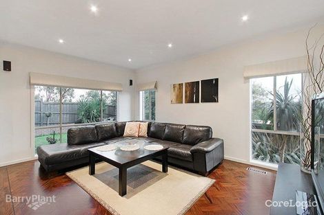 Property photo of 2 Allunga Parade Berwick VIC 3806