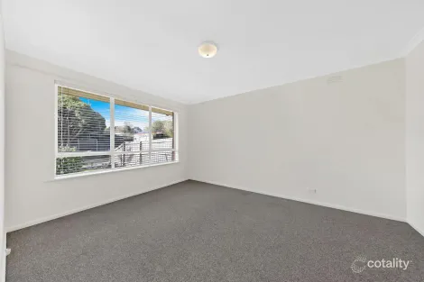 Property photo of 2 Fairlie Avenue Macleod VIC 3085