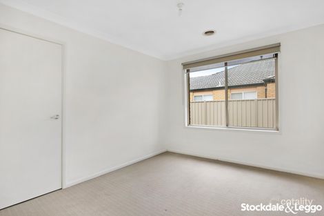 Property photo of 33 Shaftesbury Drive Epping VIC 3076