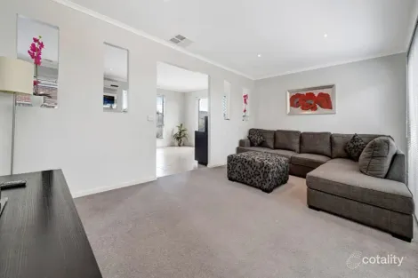 Property photo of 24 Hamish Drive Tarneit VIC 3029