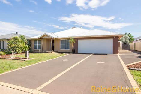 Property photo of 19 Keswick Parkway Dubbo NSW 2830