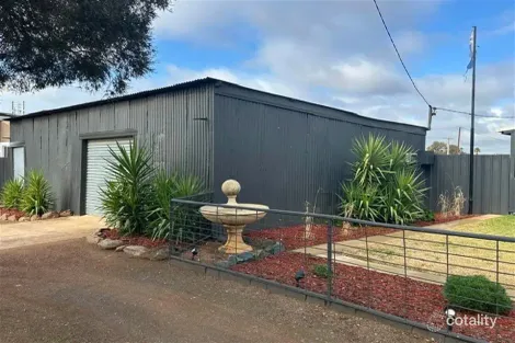 Property photo of 18 Loftus Street Temora NSW 2666