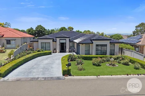 Property photo of 6 The Grove Hillvue NSW 2340