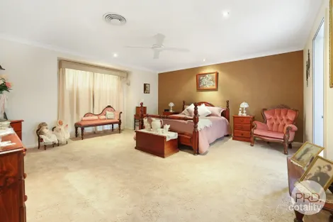 Property photo of 6 The Grove Hillvue NSW 2340