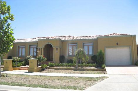 28 Tasman Cres, Taylors Lakes, VIC 3038