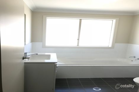 Property photo of 23 Harmony Crescent Mount Hutton NSW 2290