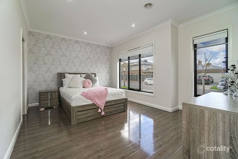 Property photo of 33 Lombard Street Roxburgh Park VIC 3064