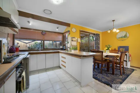 Property photo of 2 Illawong Grove Werribee VIC 3030