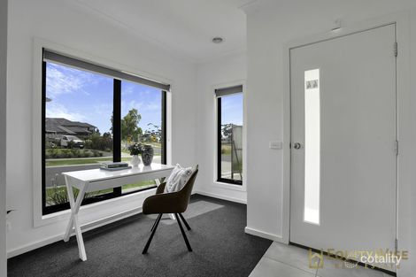 Property photo of 44 Cranberry Crescent Manor Lakes VIC 3024