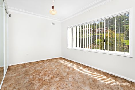 Property photo of 135 Northcliffe Drive Lake Heights NSW 2502