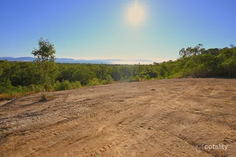 27 Lawson St, Midge Point, QLD 4799
