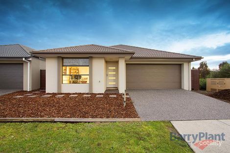 Property photo of 32 Cresthaven Boulevard Berwick VIC 3806