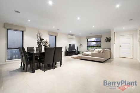 Property photo of 32 Cresthaven Boulevard Berwick VIC 3806