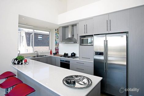 Property photo of 4 Bamber Close Mordialloc VIC 3195