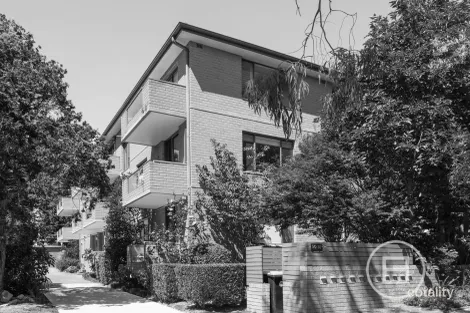 2/92 Wyadra Ave, Freshwater, NSW 2096