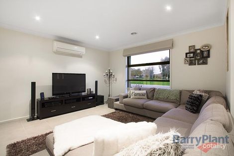 Property photo of 32 Cresthaven Boulevard Berwick VIC 3806
