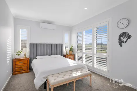 Property photo of 2 Balboa Way Deanside VIC 3336
